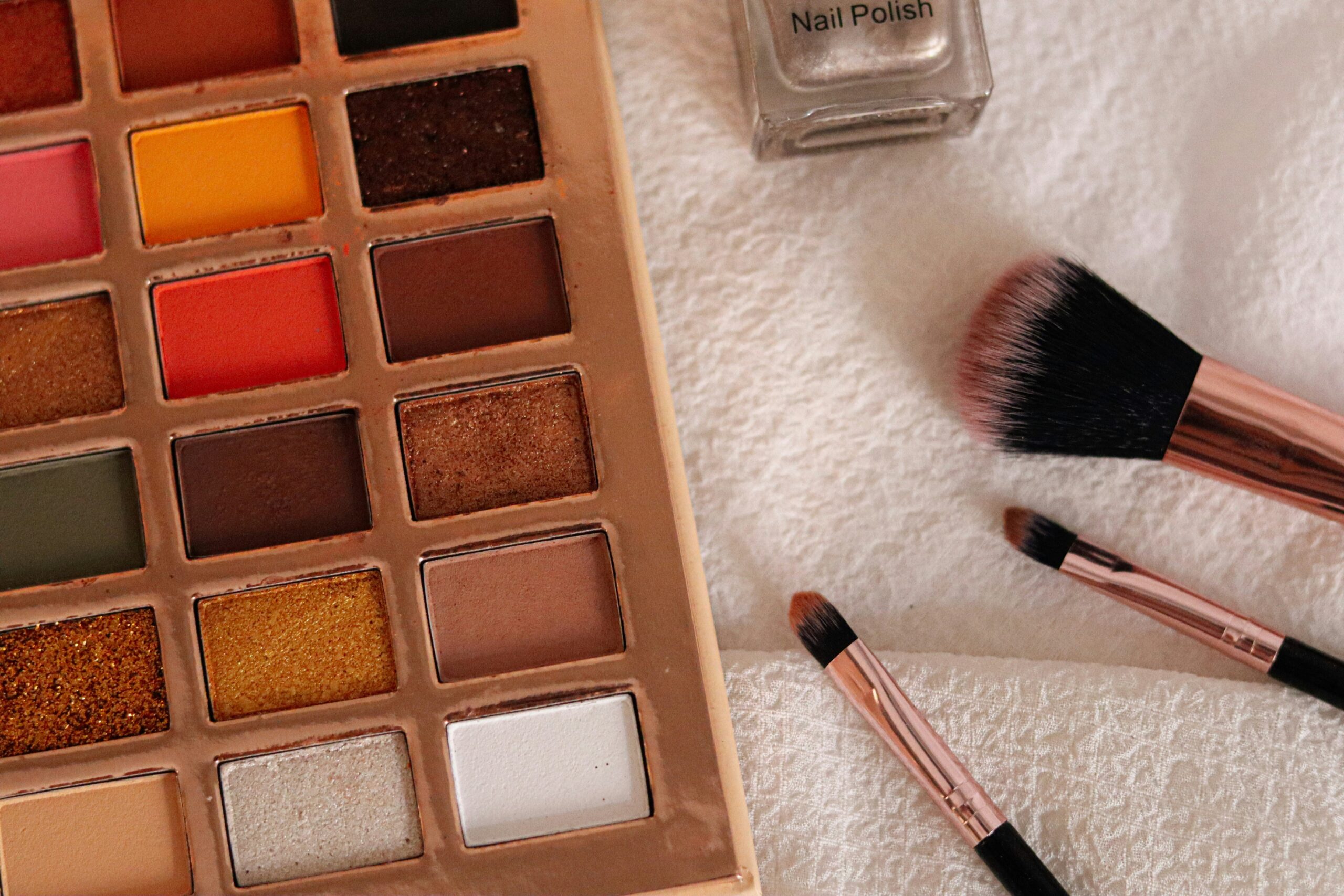 Why a Compact Multi-Use Palette is Your Makeup MVP (And How to Nail It)