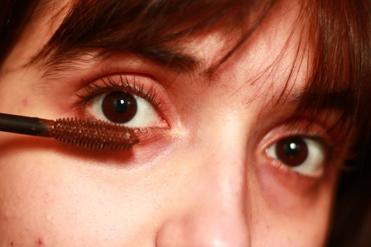 Eye showing creased eyeshadow during midday