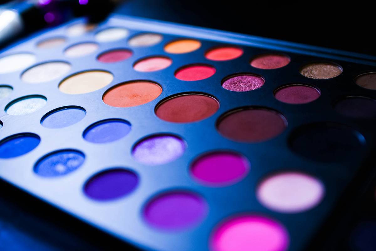 Makeup Look Featuring Bold Blush and Smoky Eyes