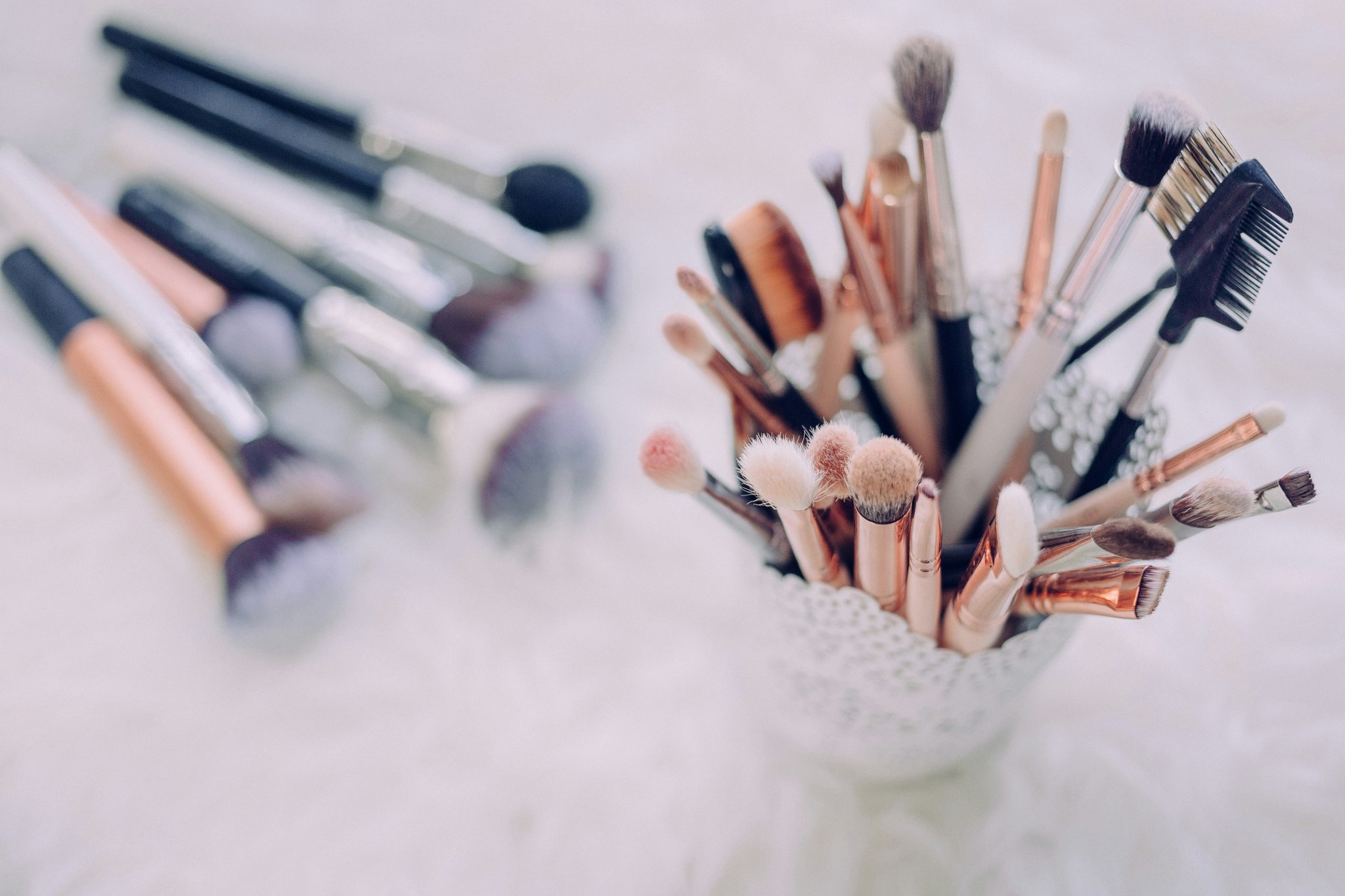 Photo showing a model wearing a flawless makeup look achieved with an oil-free palette