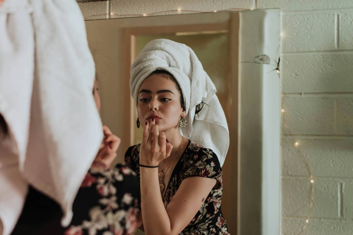 Unleashing the Power of Long-Wear Eyeshadow: How to Make Your Makeup Palettes Last All Day