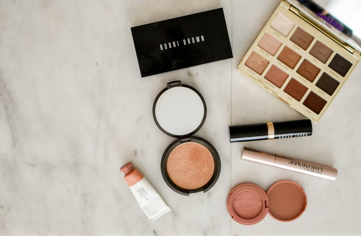 Why Your Makeup Collection Needs a Non-Comedogenic Palette: The Ultimate Guide