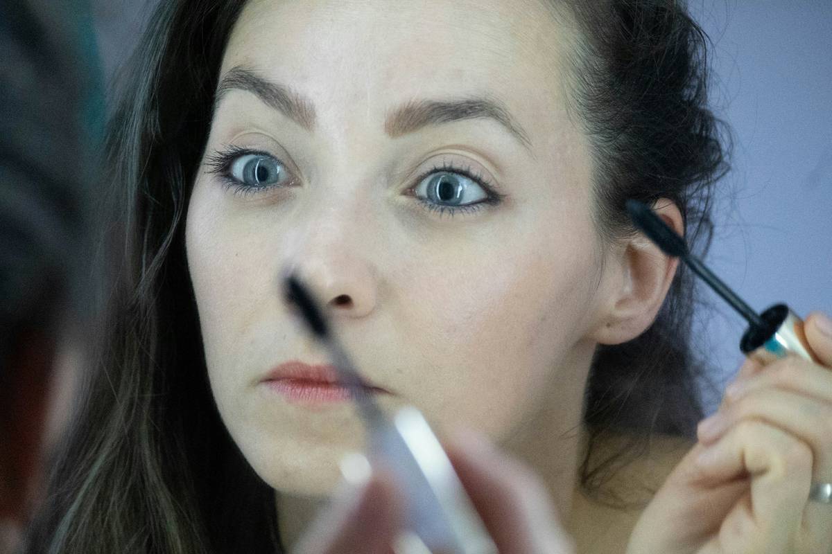 Before and after photos of Sarah using acne-safe makeup palette